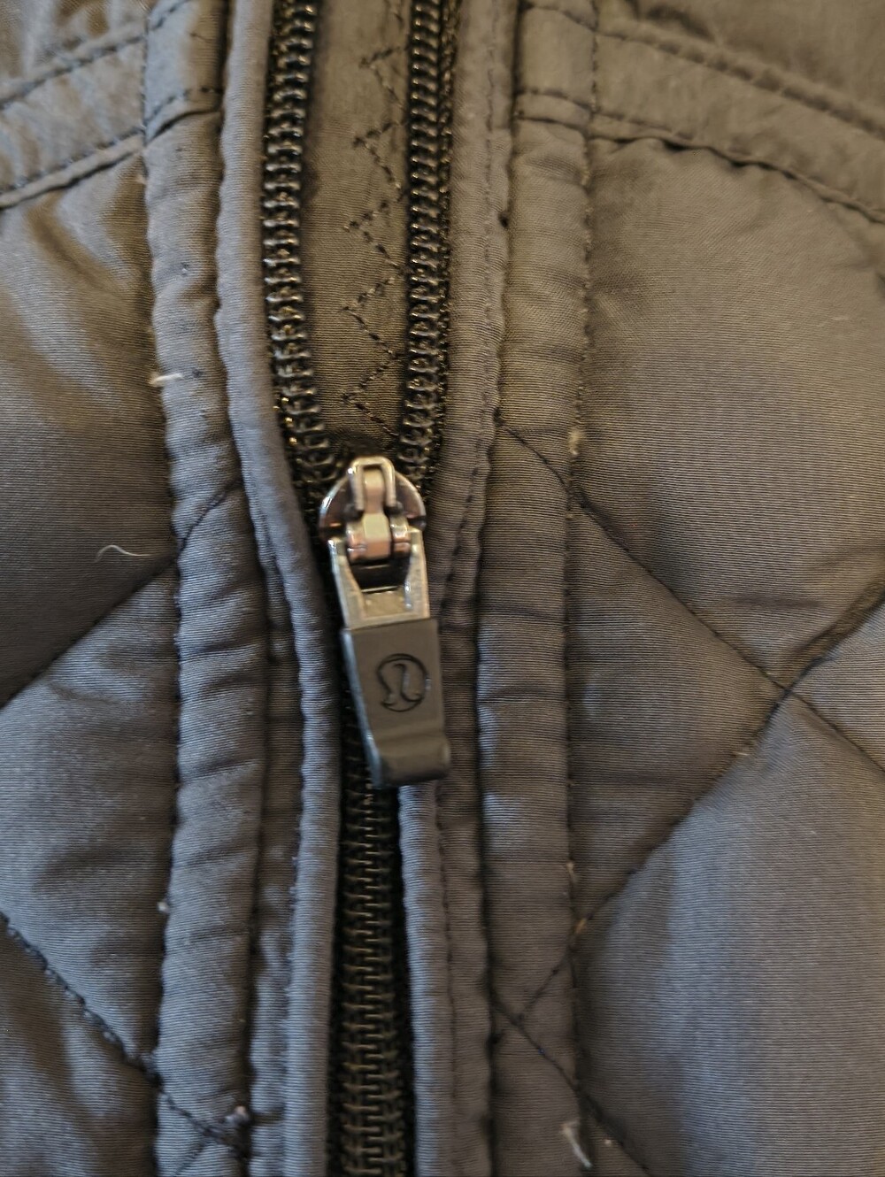 Lululemon Black Quilted Insulated Running Vest Size 8 Stretch Fleece Panels - Picture 13 of 16